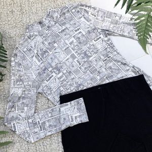 ✨3 for 25✨ Mock neck turtleneck newspapers print